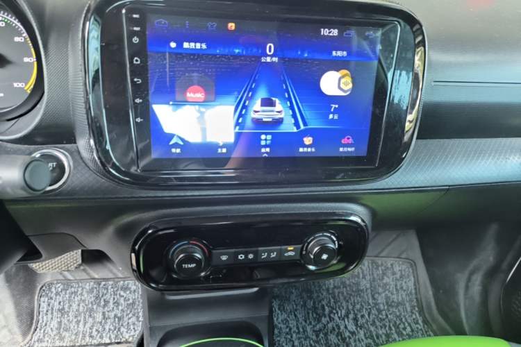 Used Roewe Clever 2021 302 km New Four-Seater Super-Efficient Version Audio And AC Panel