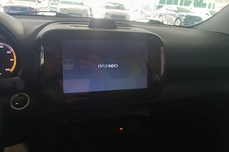 Used Roewe Clever 2021 302 km New Four-Seater Super-Efficient Version Audio And AC Panel