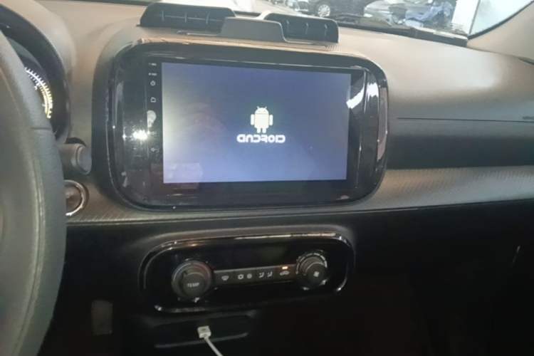 Used Roewe Clever 2021 302 km New Four-Seater Super-Efficient Version Audio And AC Panel