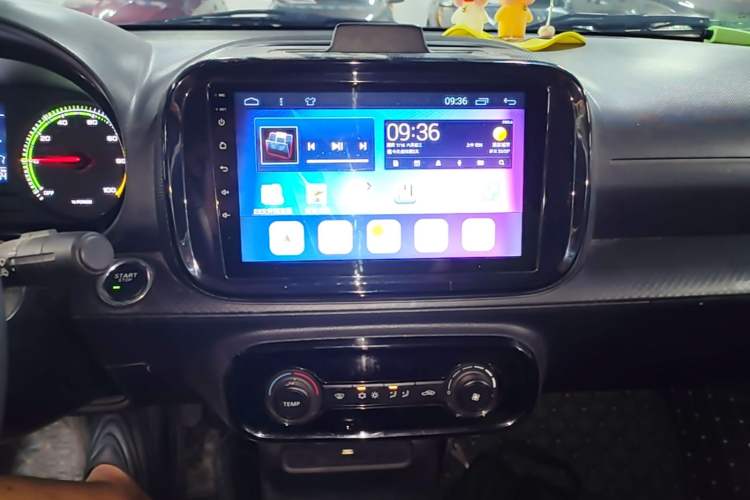 Used Roewe Clever 2021 302 km New Four-Seater Super-Efficient Version Audio And AC Panel