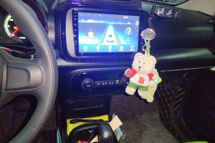 Used Roewe Clever 2021 302 km New Four-Seater Super-Efficient Version Audio And AC Panel