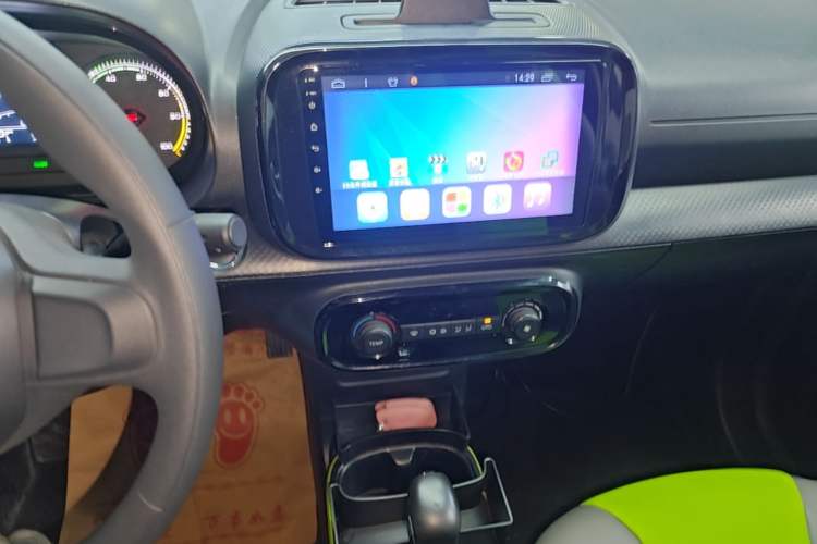 Used Roewe Clever 2021 302 km New Four-Seater Super-Efficient Version Audio And AC Panel