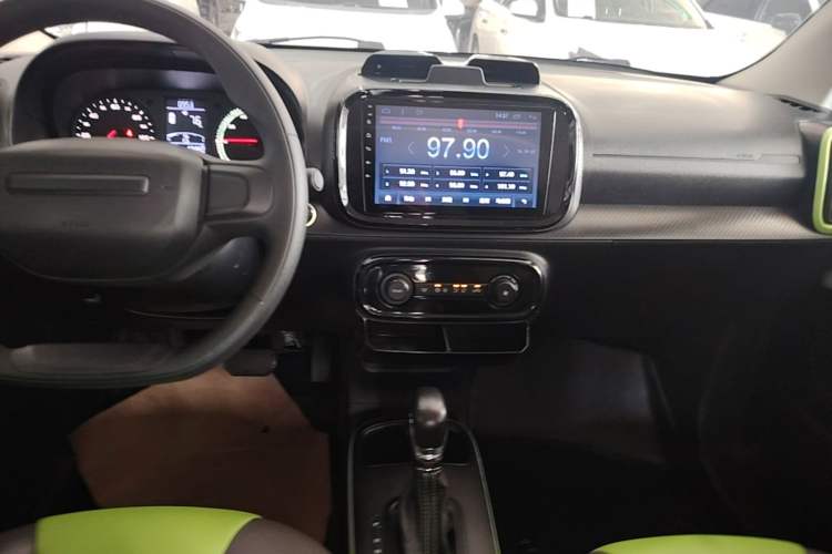 Used Roewe Clever 2021 302 km New Four-Seater Super-Efficient Version Audio And AC Panel