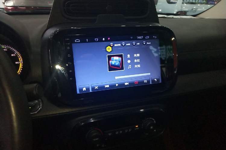 Used Roewe Clever 2021 302km All-Round Version Audio And AC Panel