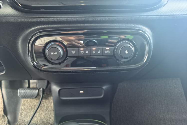 Used Roewe Clever 2021 302km Excellence Edition Audio And AC Panel