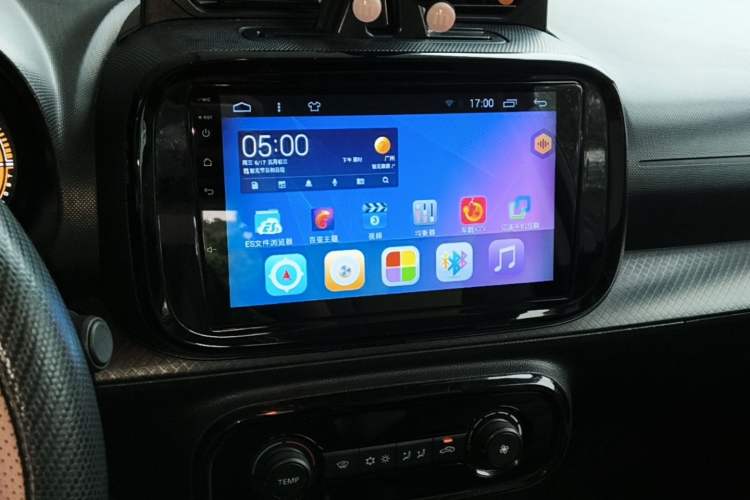 Used Roewe Clever 2021 302 km New Four-Seater Super-Efficient Version Audio And AC Panel