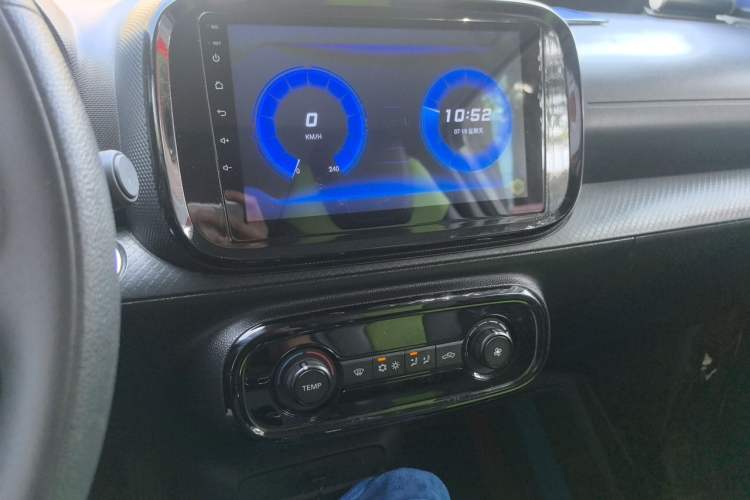 Used Roewe Clever 2021 302 km New Four-Seater Super-Efficient Version Audio And AC Panel