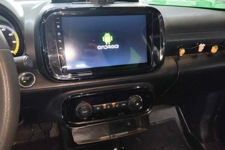 Used Roewe Clever 2021 302 km New Four-Seater Super-Efficient Version Audio And AC Panel