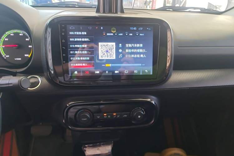 Used Roewe Clever 2021 302 km New Four-Seater Super-Efficient Version Audio And AC Panel