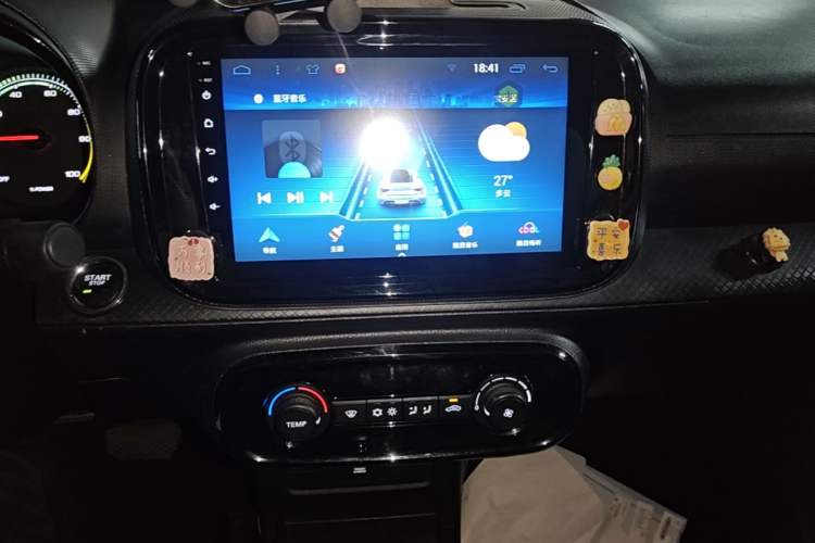 Used Roewe Clever 2021 302 km New Four-Seater Super-Efficient Version Audio And AC Panel