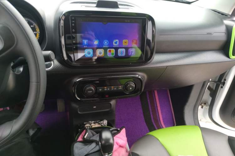 Used Roewe Clever 2021 302 km New Four-Seater Super-Efficient Version Audio And AC Panel