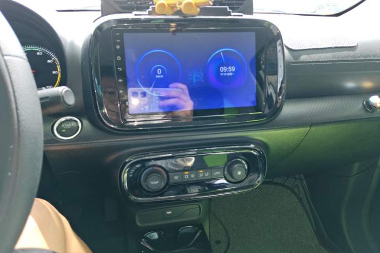 Used Roewe Clever 2021 302km All-Round Version Audio And AC Panel