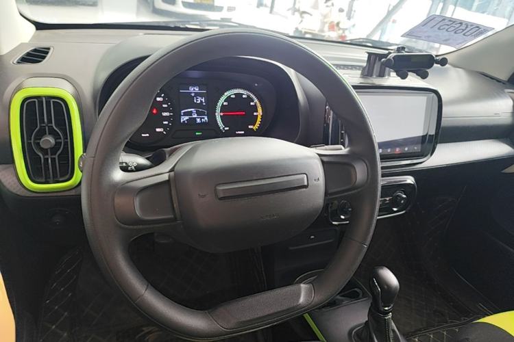 Used Roewe Clever 2021 302 km New Four-Seater Super-Efficient Version Center Console