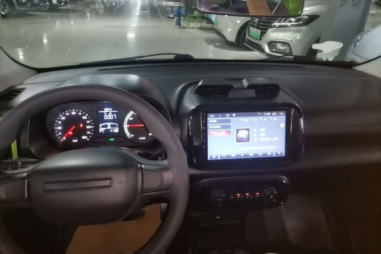 Used Roewe Clever 2021 302 km New Four-Seater Super-Efficient Version Center Console