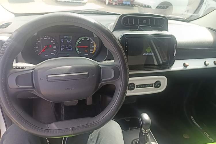 Used Roewe Clever 2021 302 km New Four-Seater Super-Efficient Version Center Console