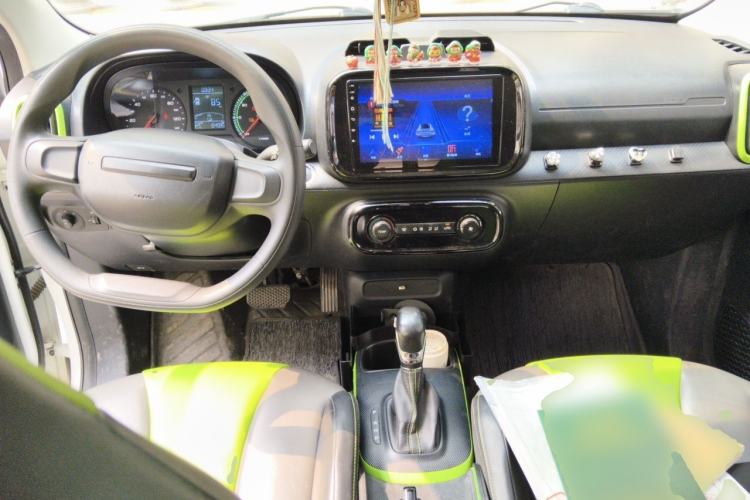 Used Roewe Clever 2021 302 km New Four-Seater Super-Efficient Version Center Console