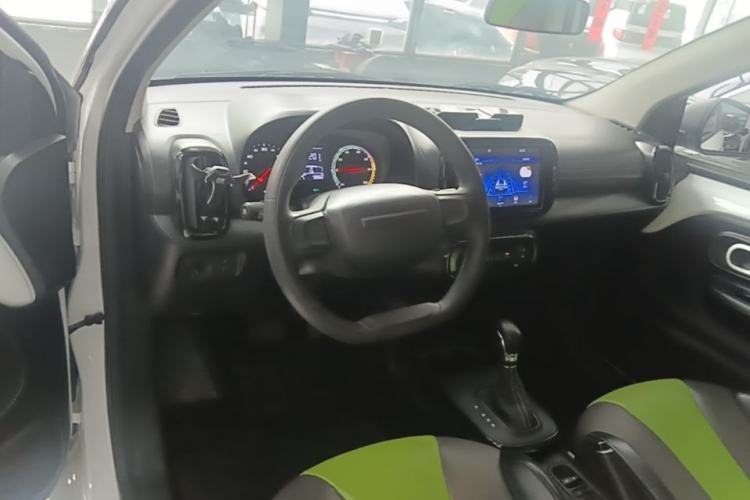 Used Roewe Clever 2021 302 km New Four-Seater Super-Efficient Version Center Console