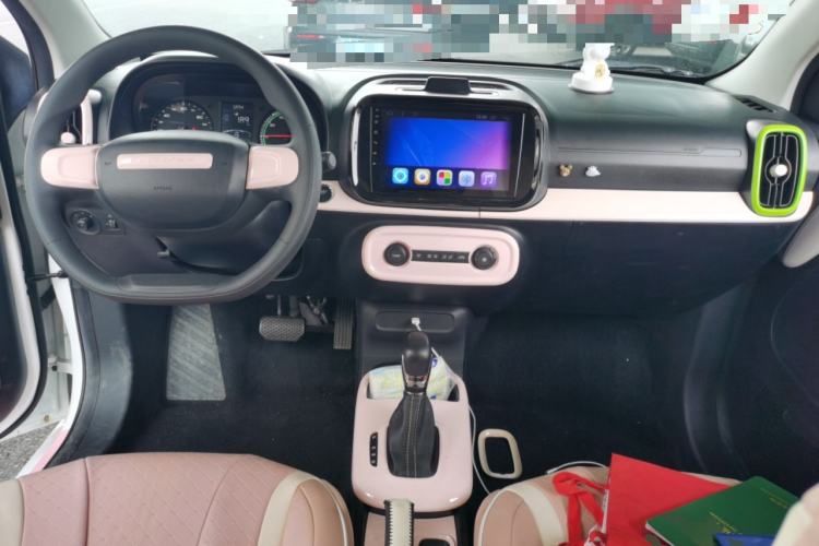 Used Roewe Clever 2021 302 km New Four-Seater Super-Efficient Version Center Console