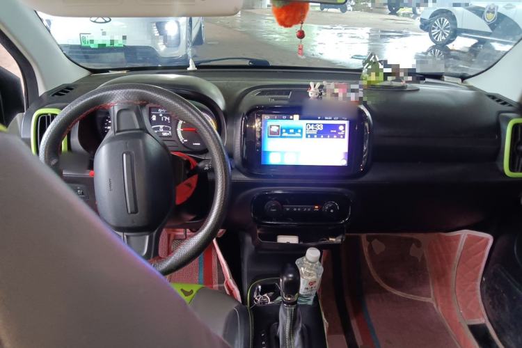 Used Roewe Clever 2021 302 km New Four-Seater Super-Efficient Version Center Console