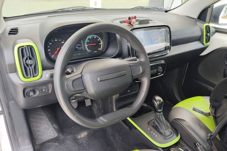 Used Roewe Clever 2021 302 km New Four-Seater Super-Efficient Version Center Console