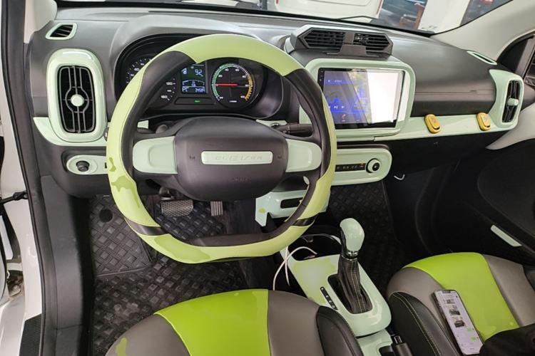 Used Roewe Clever 2021 302 km New Four-Seater Super-Efficient Version Center Console