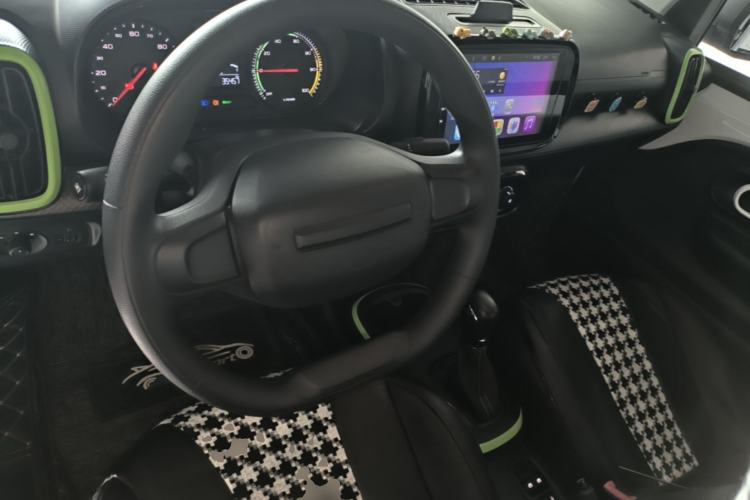 Used Roewe Clever 2021 302 km New Four-Seater Super-Efficient Version Center Console
