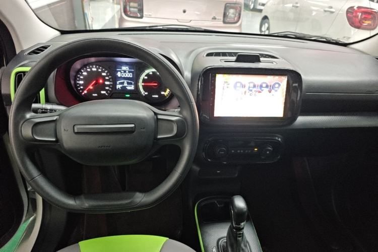 Used Roewe Clever 2021 302 km New Four-Seater Super-Efficient Version Center Console