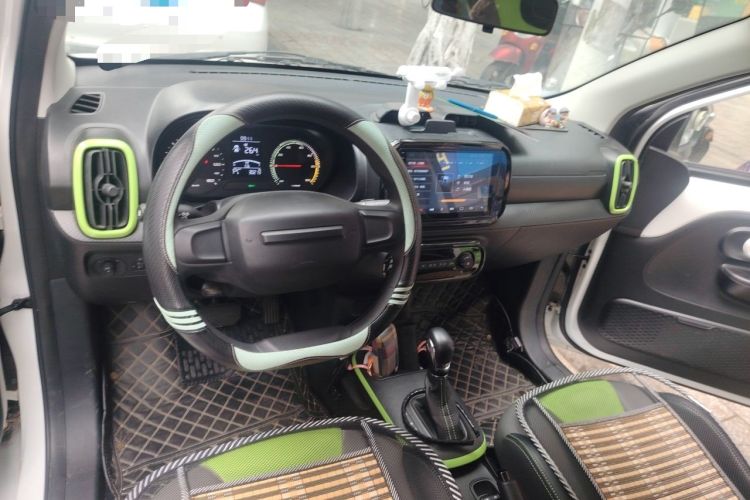 Used Roewe Clever 2021 302 km New Four-Seater Super-Efficient Version Center Console