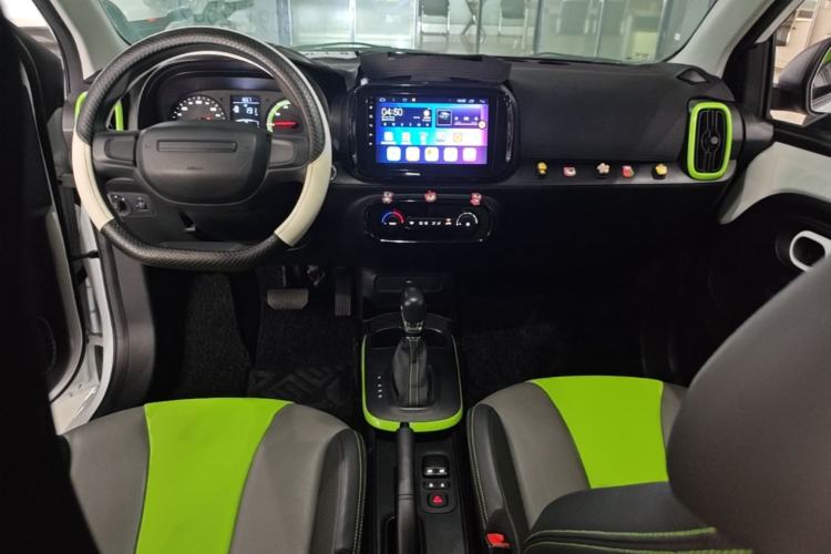 Used Roewe Clever 2021 302 km New Four-Seater Super-Efficient Version Center Console