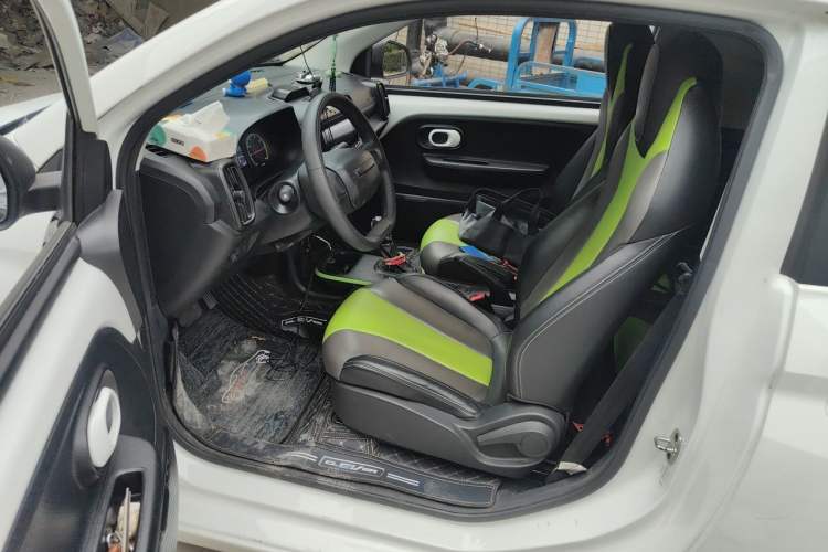 Used Roewe Clever 2021 302 km New Four-Seater Super-Efficient Version Driver Seat