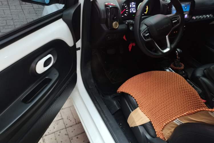 Used Roewe Clever 2021 302 km New Four-Seater Super-Efficient Version Driver Seat