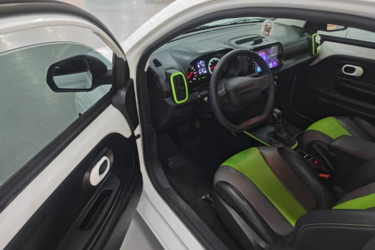 Used Roewe Clever 2021 302 km New Four-Seater Super-Efficient Version Driver Seat