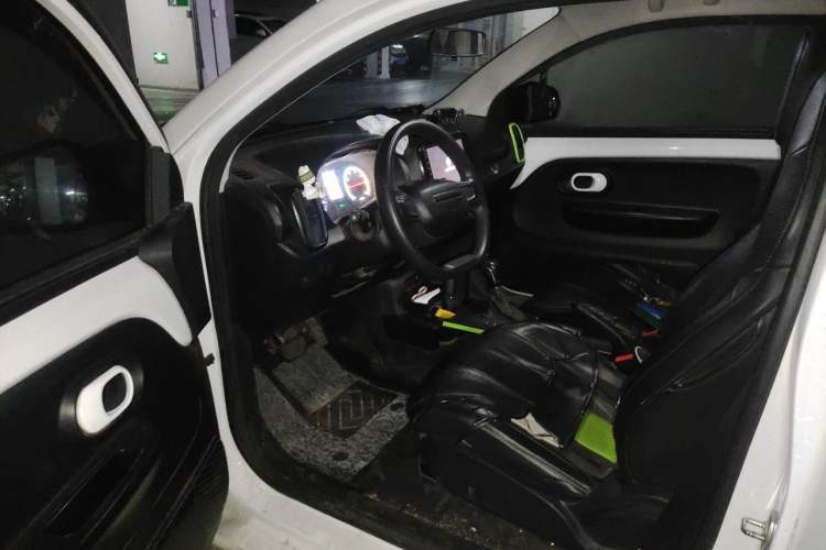 Used Roewe Clever 2021 302 km New Four-Seater Super-Efficient Version Driver Seat