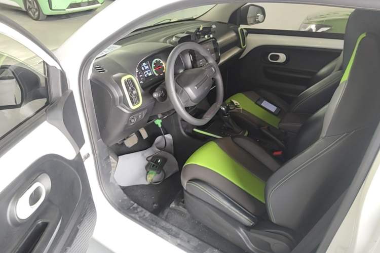 Used Roewe Clever 2021 302 km New Four-Seater Super-Efficient Version Driver Seat