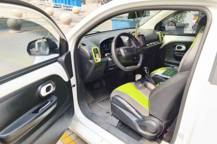 Used Roewe Clever 2021 302 km New Four-Seater Super-Efficient Version Driver Seat