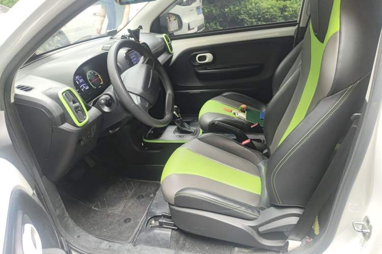 Used Roewe Clever 2021 302 km New Four-Seater Super-Efficient Version Driver Seat
