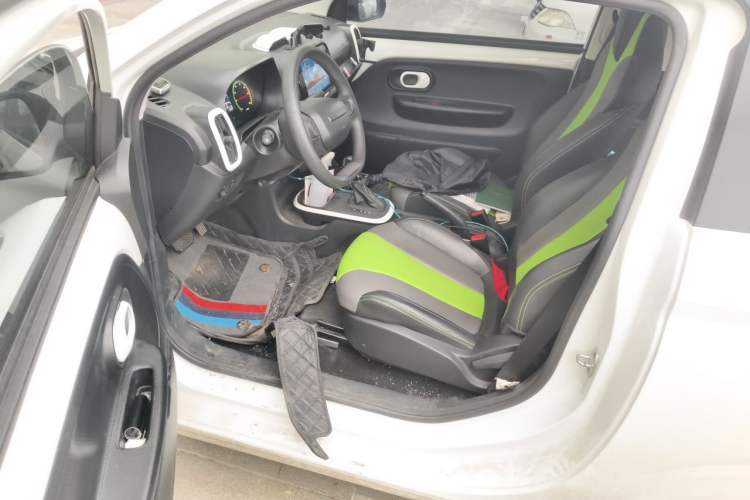 Used Roewe Clever 2021 302 km New Four-Seater Super-Efficient Version Driver Seat