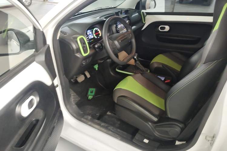 Used Roewe Clever 2021 302 km New Four-Seater Super-Efficient Version Driver Seat