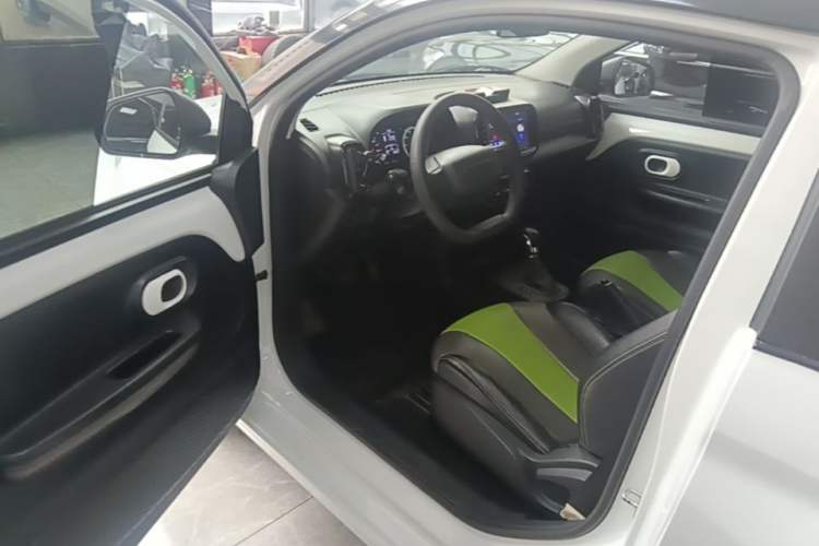 Used Roewe Clever 2021 302 km New Four-Seater Super-Efficient Version Driver Seat