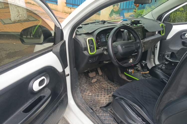 Used Roewe Clever 2021 302 km New Four-Seater Super-Efficient Version Driver Seat
