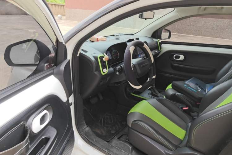 Used Roewe Clever 2021 302 km New Four-Seater Super-Efficient Version Driver Seat