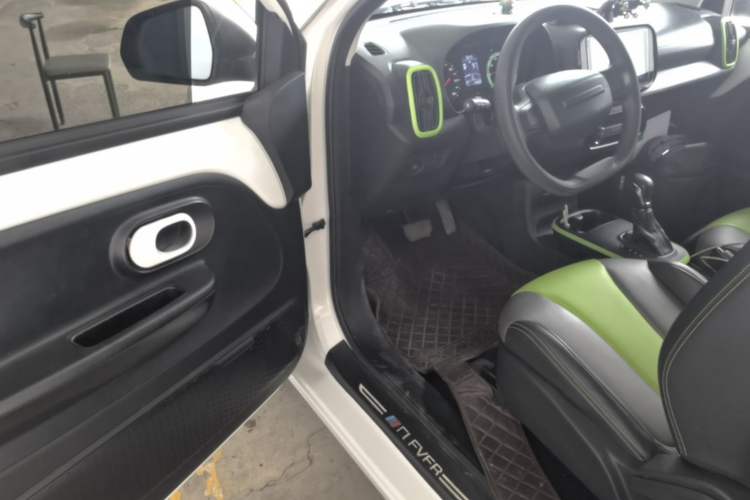 Used Roewe Clever 2021 302 km New Four-Seater Super-Efficient Version Driver Seat