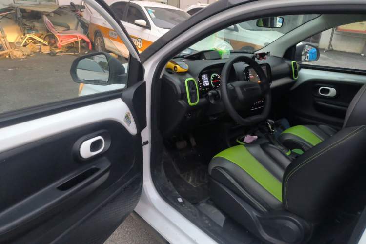 Used Roewe Clever 2021 302 km New Four-Seater Super-Efficient Version Driver Seat