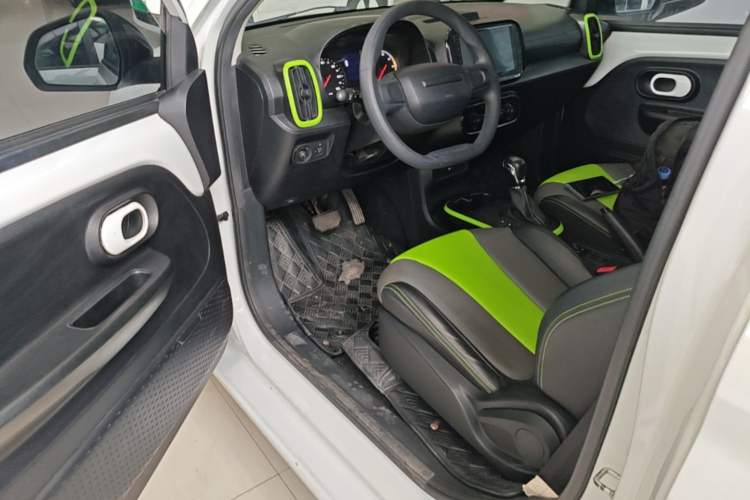 Used Roewe Clever 2021 302 km New Four-Seater Super-Efficient Version Driver Seat