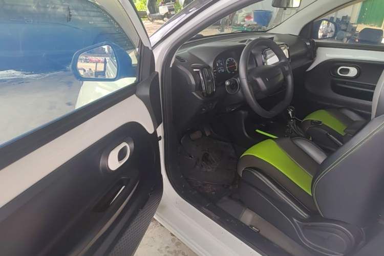 Used Roewe Clever 2021 302 km New Four-Seater Super-Efficient Version Driver Seat