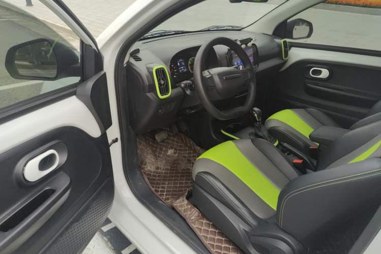Used Roewe Clever 2021 302 km New Four-Seater Super-Efficient Version Driver Seat