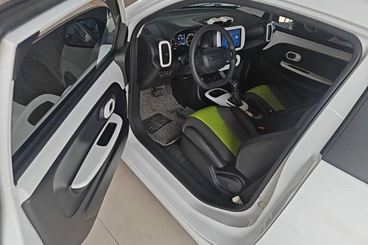 Used Roewe Clever 2021 302 km New Four-Seater Super-Efficient Version Driver Seat