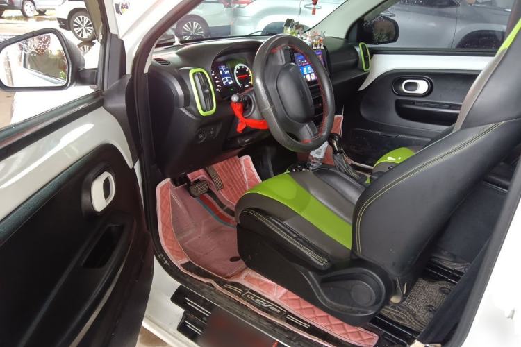 Used Roewe Clever 2021 302 km New Four-Seater Super-Efficient Version Driver Seat