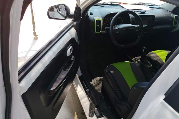 Used Roewe Clever 2021 302 km New Four-Seater Super-Efficient Version Driver Seat