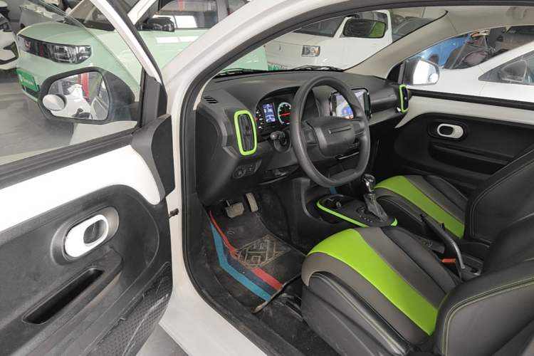Used Roewe Clever 2021 302 km New Four-Seater Super-Efficient Version Driver Seat